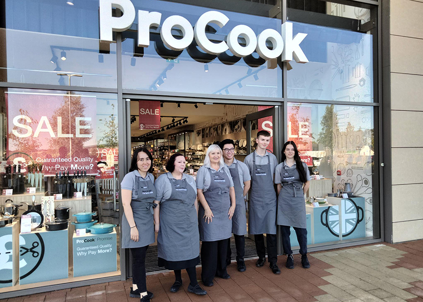 Queues at ProCook's New Store at Rushden Lakes Shopping Centre